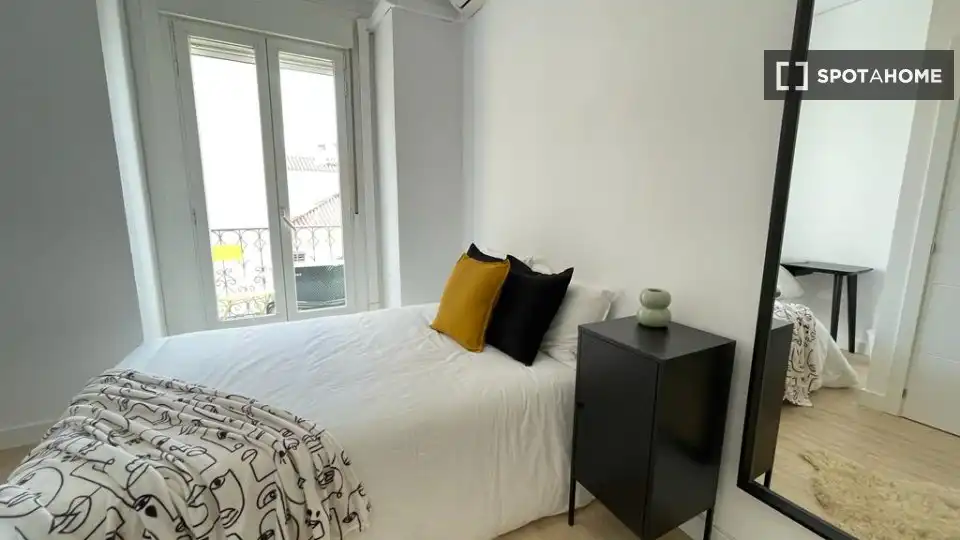 Habitación de Piso para compartir en Madrid con Aire acondicionado, Calefacción y Amueblado