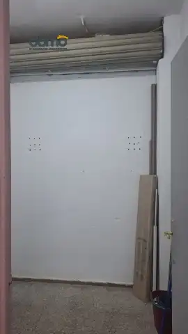 Dormitori de Local de lloguer en Granada amb Parquet