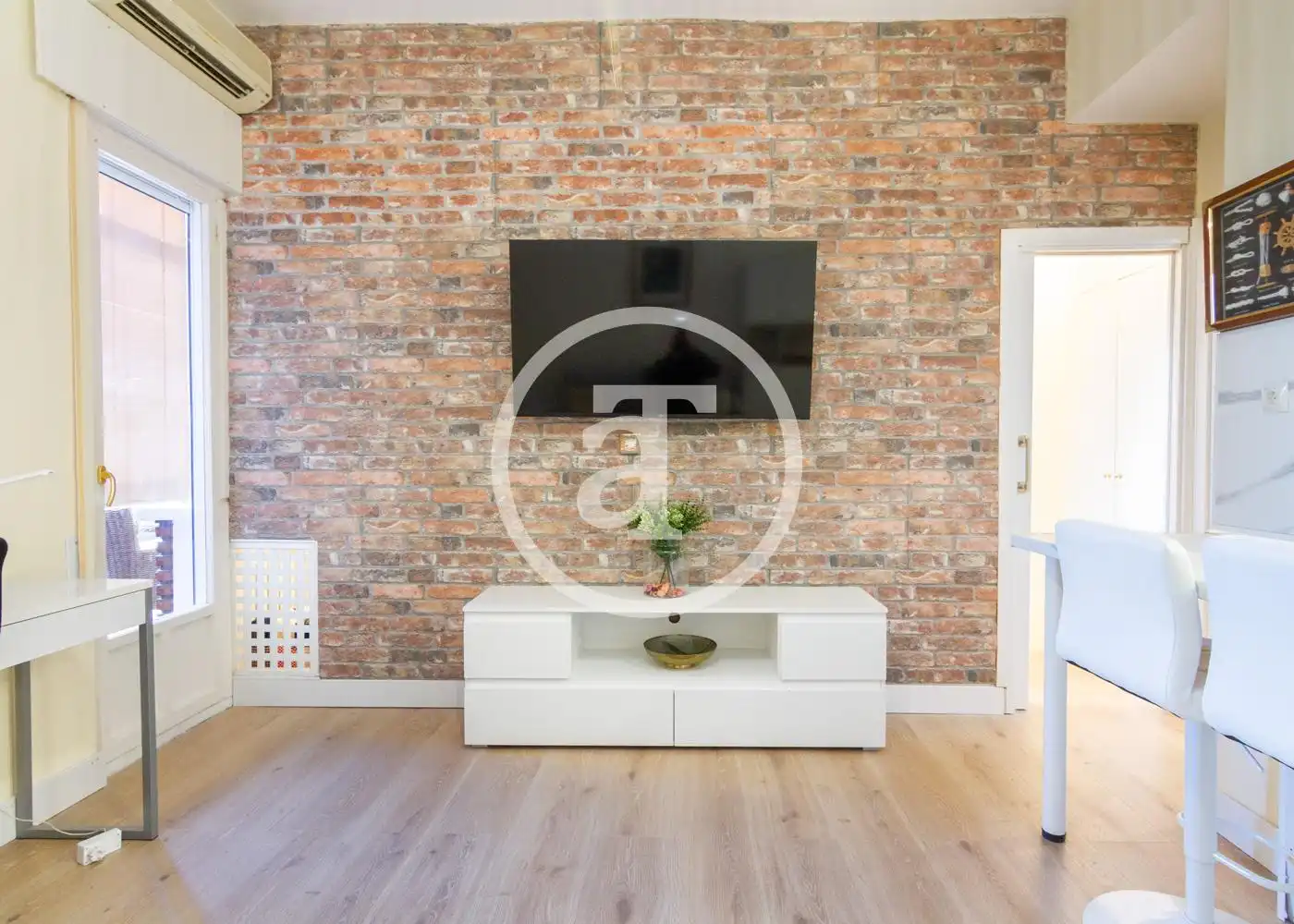 Living room of Flat for rent in Madrid  with Air Conditioner, Heating and Furnished