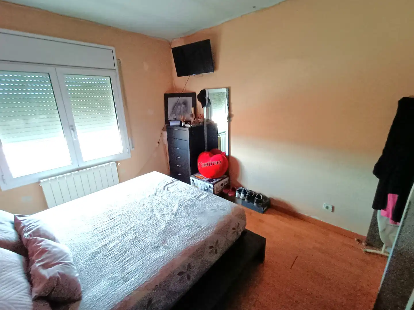 Schlafzimmer von Wohnung zum Verkauf in Manlleu mit Klimaanlage, Heizung und Parkett