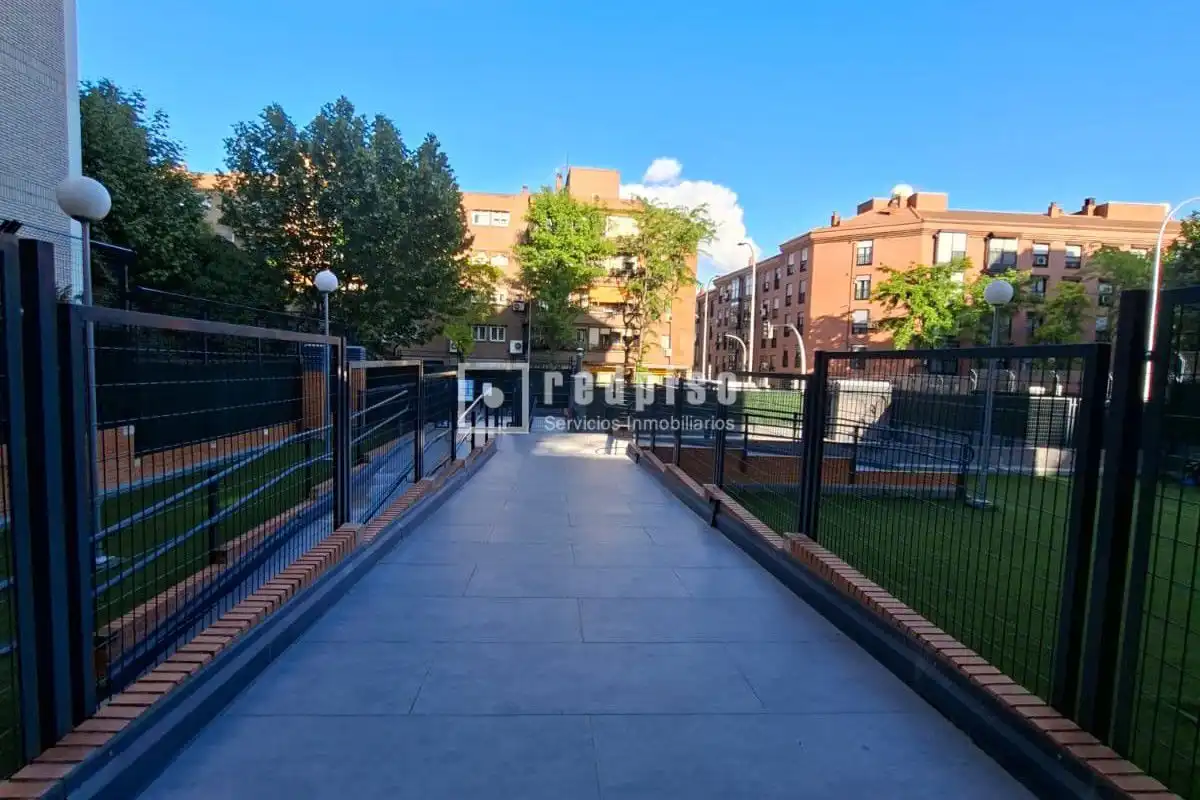 Vista exterior de Pis en venda en Madrid amb Aire condicionat, Calefacció i Traster