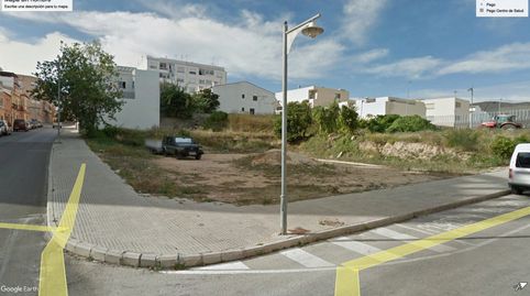 Parcela de suelo urbano de uso residencial ubicado en la población de PEGO, frente a un colegio público. La parcela tiene fachada