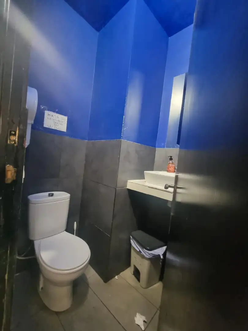 Baño de Local en venta en Barcelona con Aire acondicionado