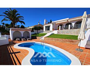 Vista exterior de Casa o xalet en venda en Vélez-Málaga amb Aire condicionat, Piscina i TV