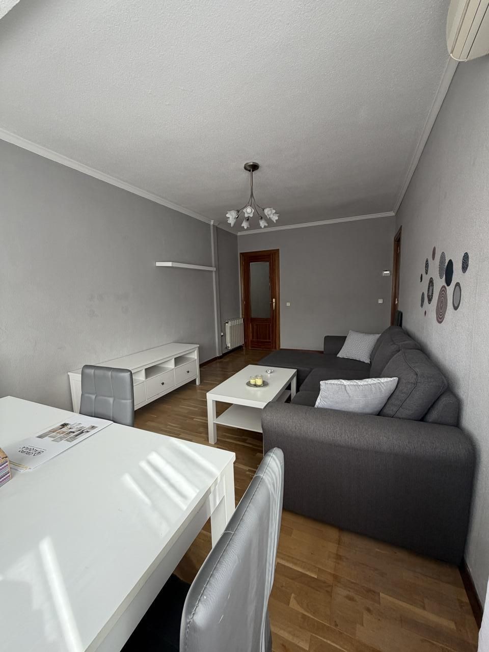 Sala de estar de Piso de alquiler en Parla con Calefacción, Parquet y Amueblado