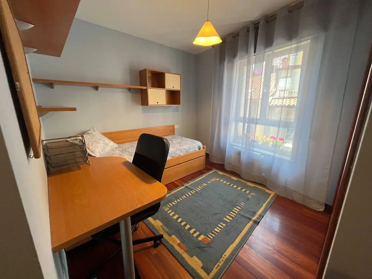 Schlafzimmer von Wohnung zur Miete in Santiago de Compostela  mit Heizung und Möbliert