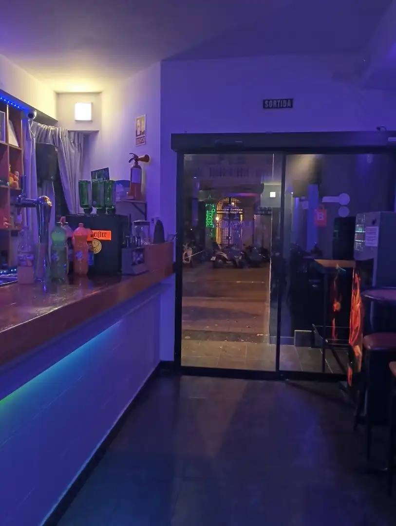 Local comercial en traspàs a Carrer de Casanova 210, imagen 2