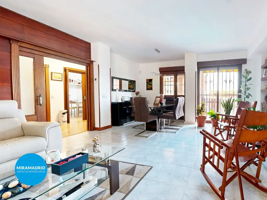 Sala d'estar de Casa adosada en venda en Altos de Jarama