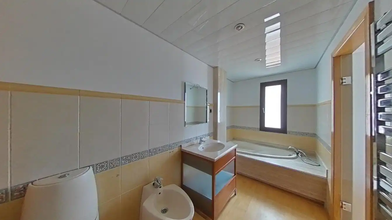 Baño de Dúplex en venta en Cerdanyola del Vallès con Calefacción y Terraza