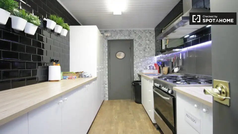 Kitchen of Flat for share in Barcelona  with Air Conditioner, Heating and Furnished
