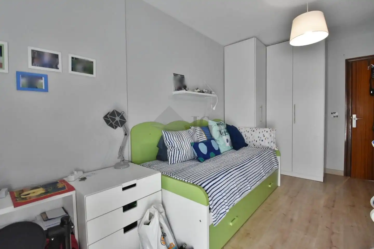 Dormitori de Pis en venda en Olmedo amb Calefacció, Parquet i Terrassa