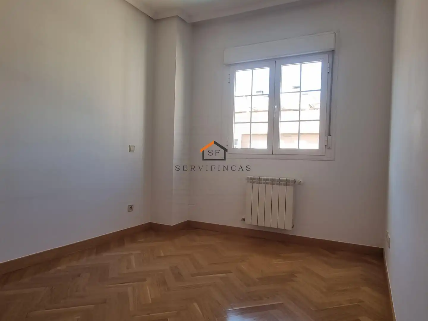 Bedroom of Flat for rent in Madrid  with Heating, Parquet flooring and Storage room