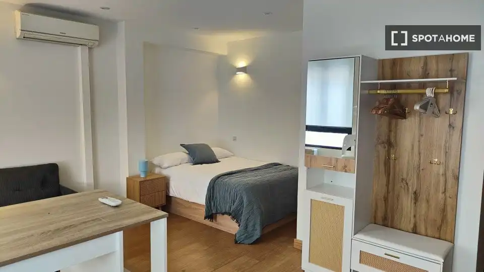 Habitación de Piso de alquiler en Madrid con Aire acondicionado, Calefacción y Amueblado