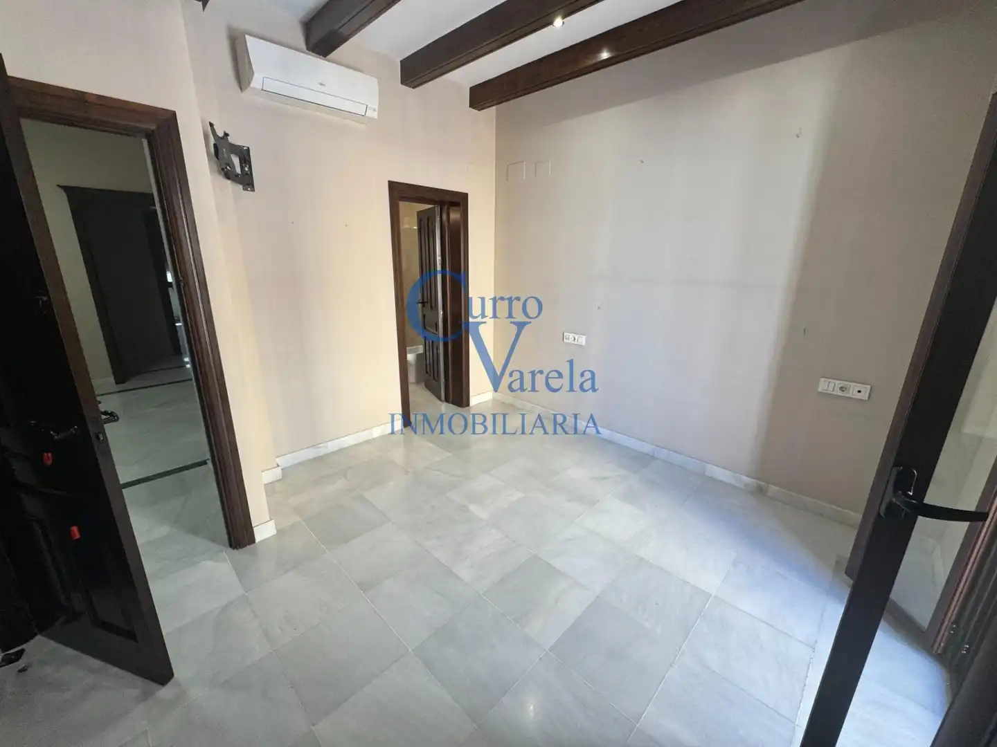 Houses for sale in Dos Hermanas  with Air Conditioner, Heating and Storage room
