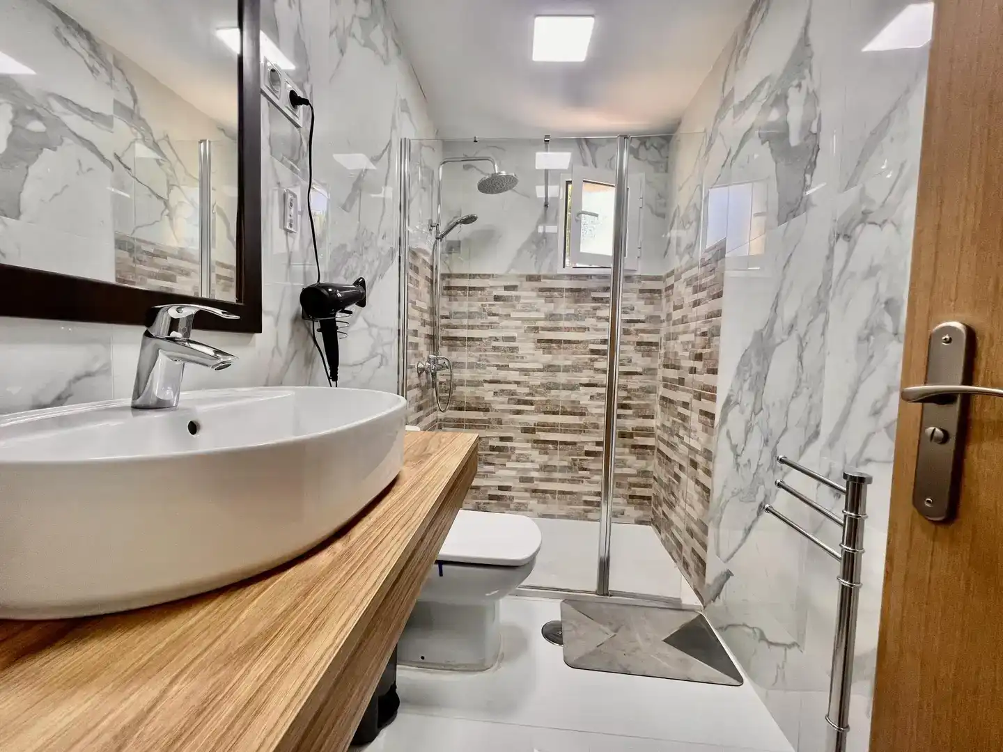 Baño de Casa o chalet para compartir en Pozuelo de Alarcón con Aire acondicionado, Jardín privado y Amueblado