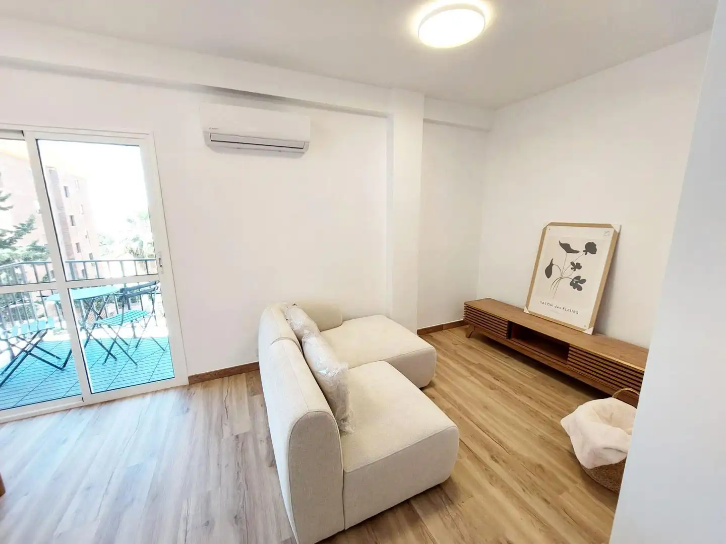 Sala de estar de Piso en venta en Benalmádena con Aire acondicionado, Terraza y Piscina comunitaria