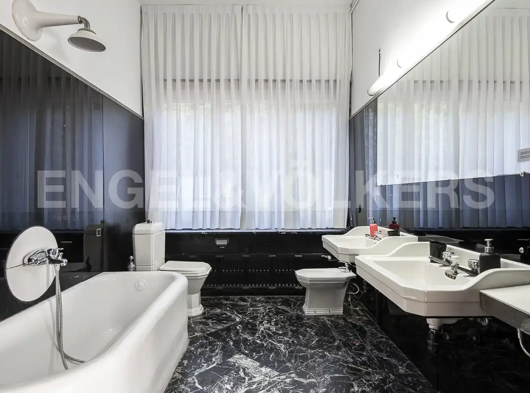 Bany de Casa o xalet en venda en Barcelona amb Calefacció, Jardí privat i Terrassa
