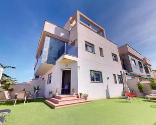 Vista exterior de Casa o xalet en venda en Pilar de la Horadada amb Aire condicionat, Terrassa i Balcó