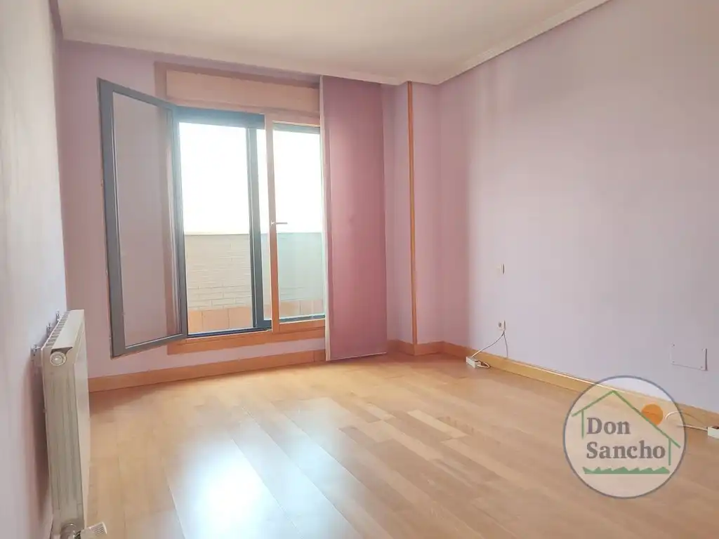 Bedroom of Attic for sale in Valladolid  with Air Conditioner, Heating and Terrace