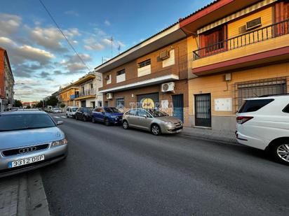 Vista exterior de Local en venda en La Rinconada