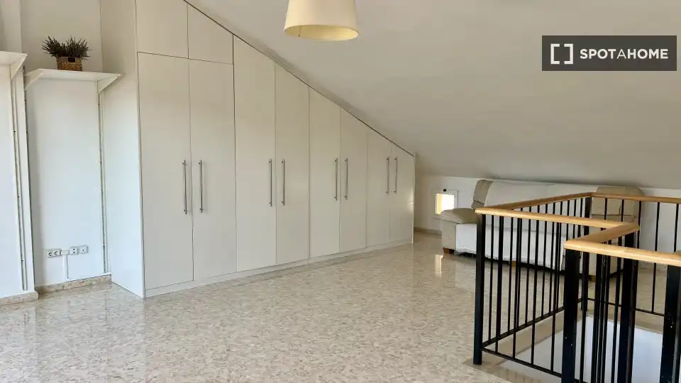 Piso de alquiler en Moncada con Aire acondicionado, Calefacción y Amueblado