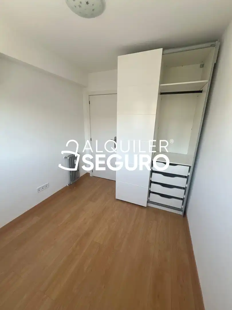 Bedroom of Flat for rent in Madrid  with Air Conditioner, Heating and Terrace
