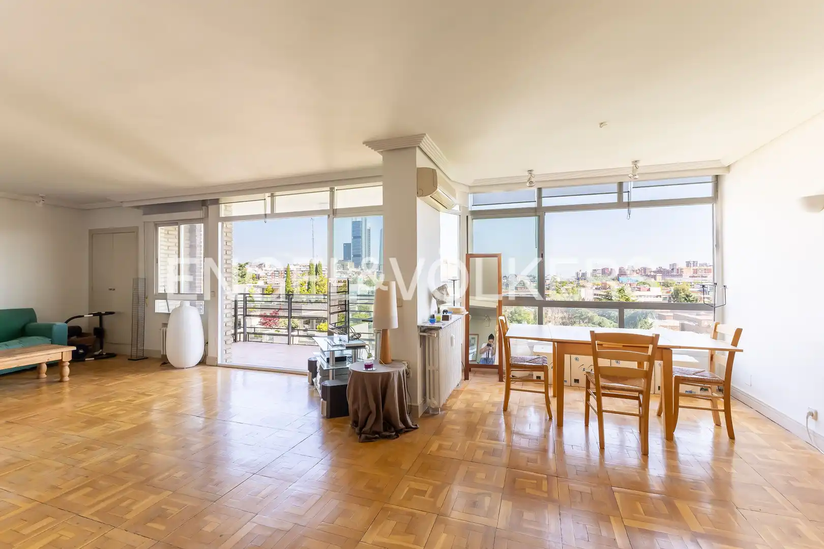 Außenansicht von Wohnung zum Verkauf in Madrid mit Klimaanlage, Heizung und Privatgarten