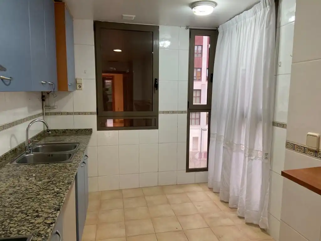 Küche von Wohnung zur Miete in Valencia mit Klimaanlage, Heizung und Terrasse