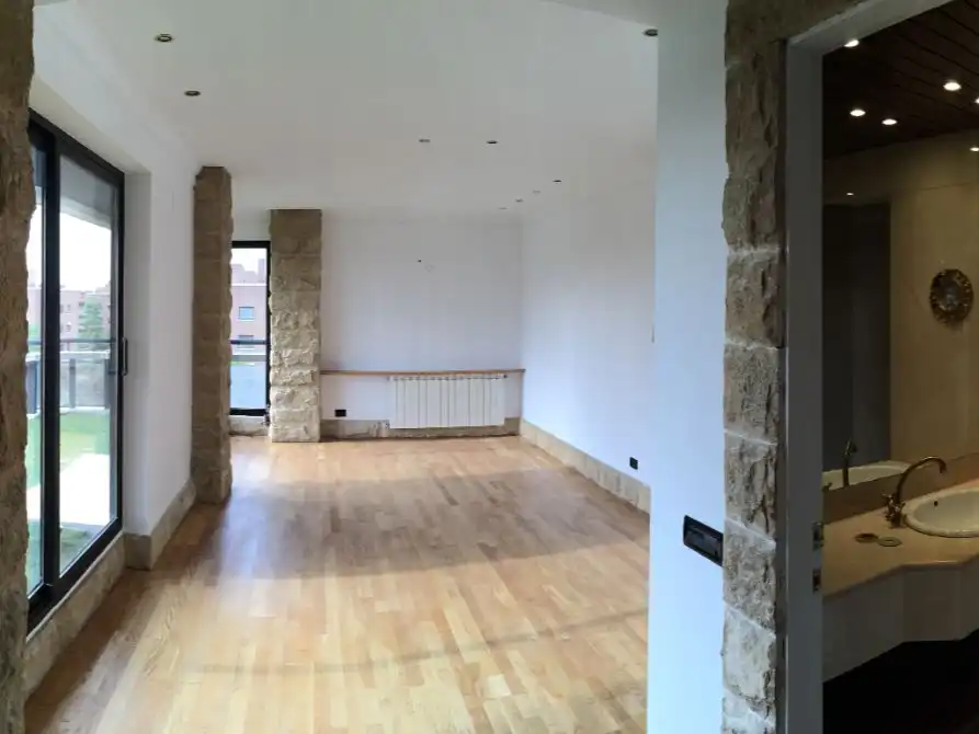 Penthouse with pool for sale in Avenida de Europa 32