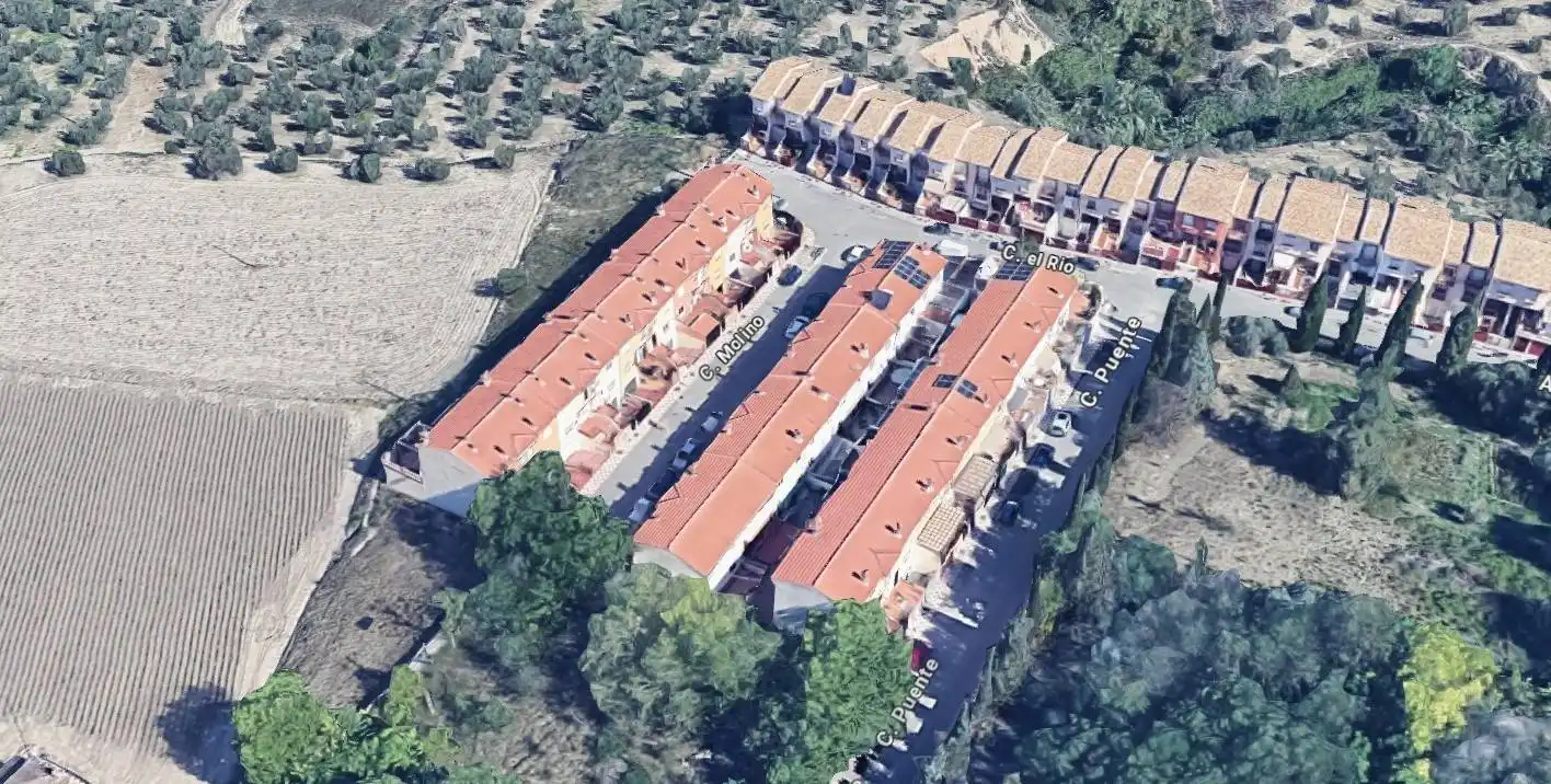 Adossat amb piscina en venda a Jun, imagen 3