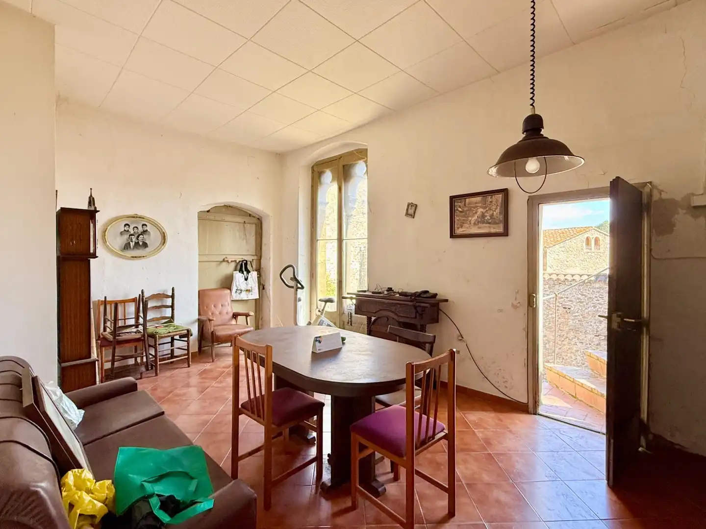 Esszimmer von Country house zum Verkauf in Boadella i les Escaules mit Heizung, Terrasse und Abstellraum