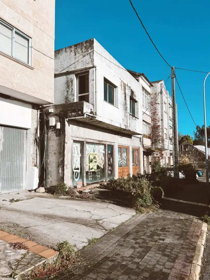 Vista exterior de Edificio en venta en Sanxenxo