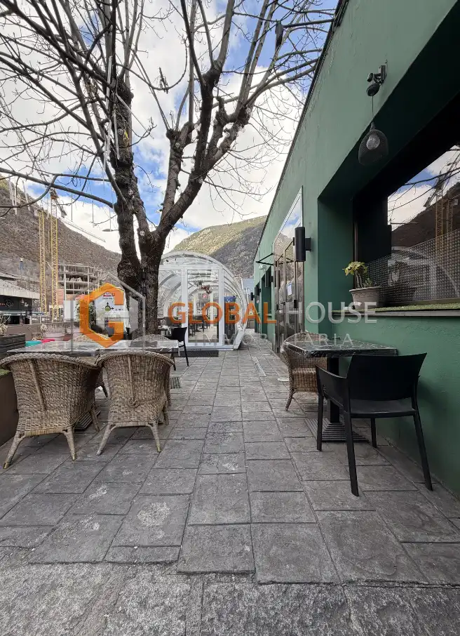 Terrasse von Geschaftsraum zur ubertragung in Encamp mit Möbliert