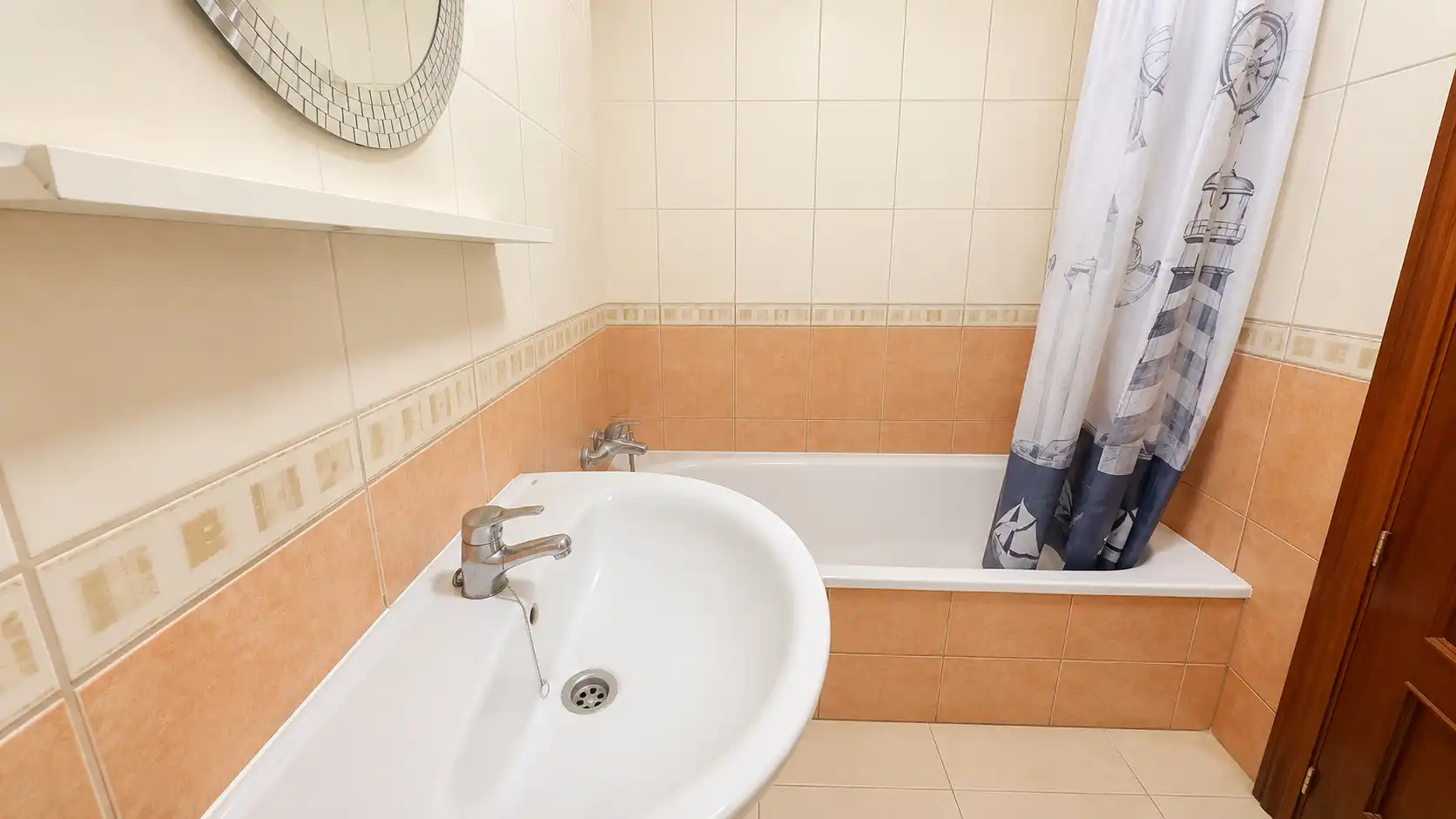 Baño de Apartamento en venta en Arona con Terraza, Horno y Lavadora
