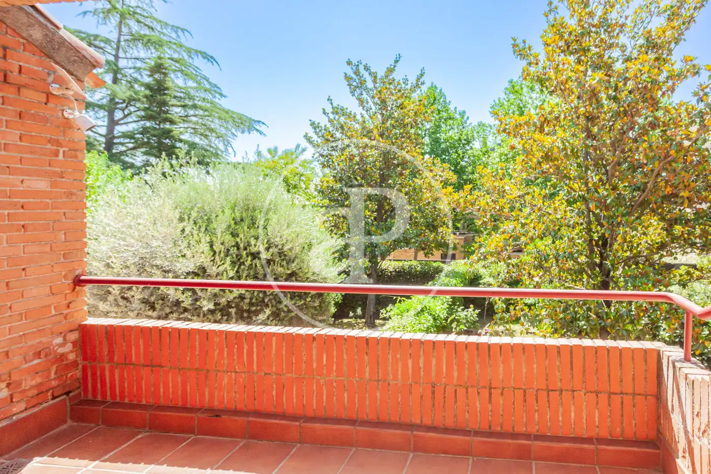 Jardí de Casa adosada en venda en Madrid amb Aire condicionat, Calefacció i Jardí privat