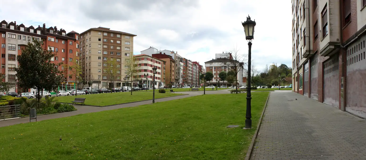 Vista exterior de Pis en venda en Oviedo  amb Calefacció