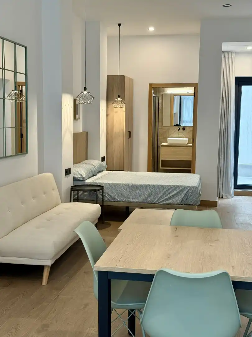 Habitación de Estudio en venta en Valencia con Aire acondicionado, Terraza y Amueblado
