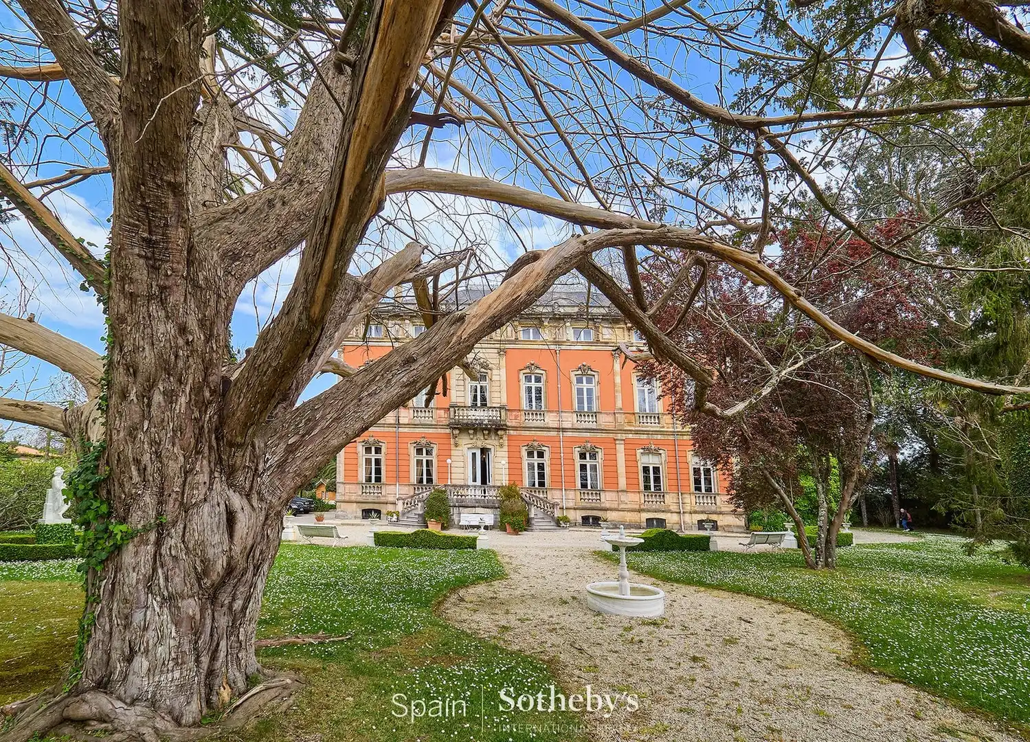 Vista exterior de Casa o xalet en venda en Gijón  amb Calefacció, Jardí privat i Terrassa