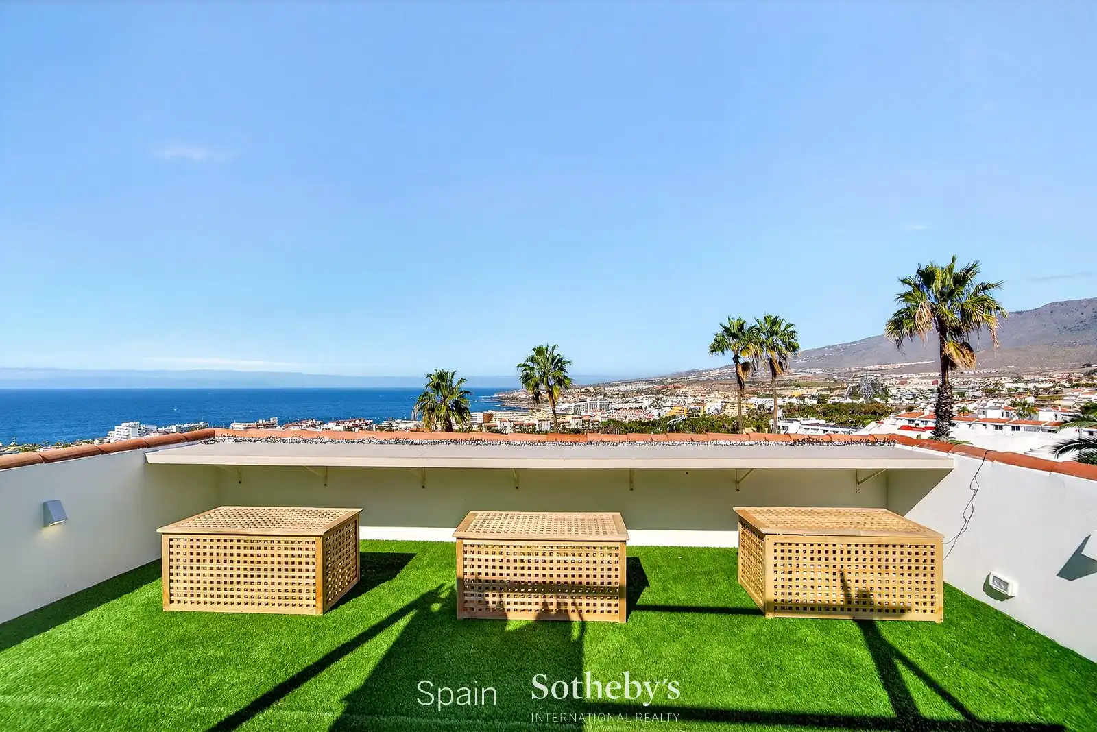 Vista exterior de Casa o chalet en venta en Adeje con Aire acondicionado, Terraza y Trastero