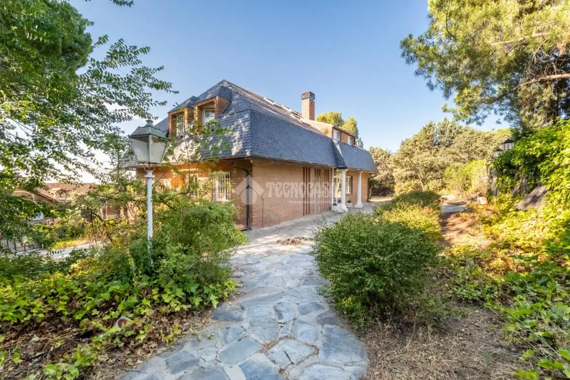 Außenansicht von Haus oder Chalet zum Verkauf in Torrelodones mit Heizung, Privatgarten und Terrasse