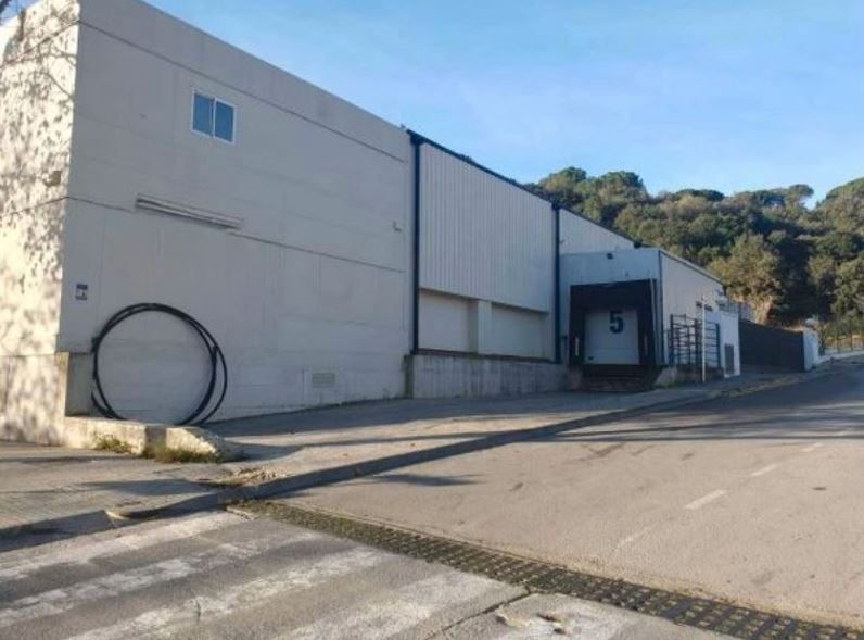 Vista exterior de Nau industrial en venda en Arenys de Munt