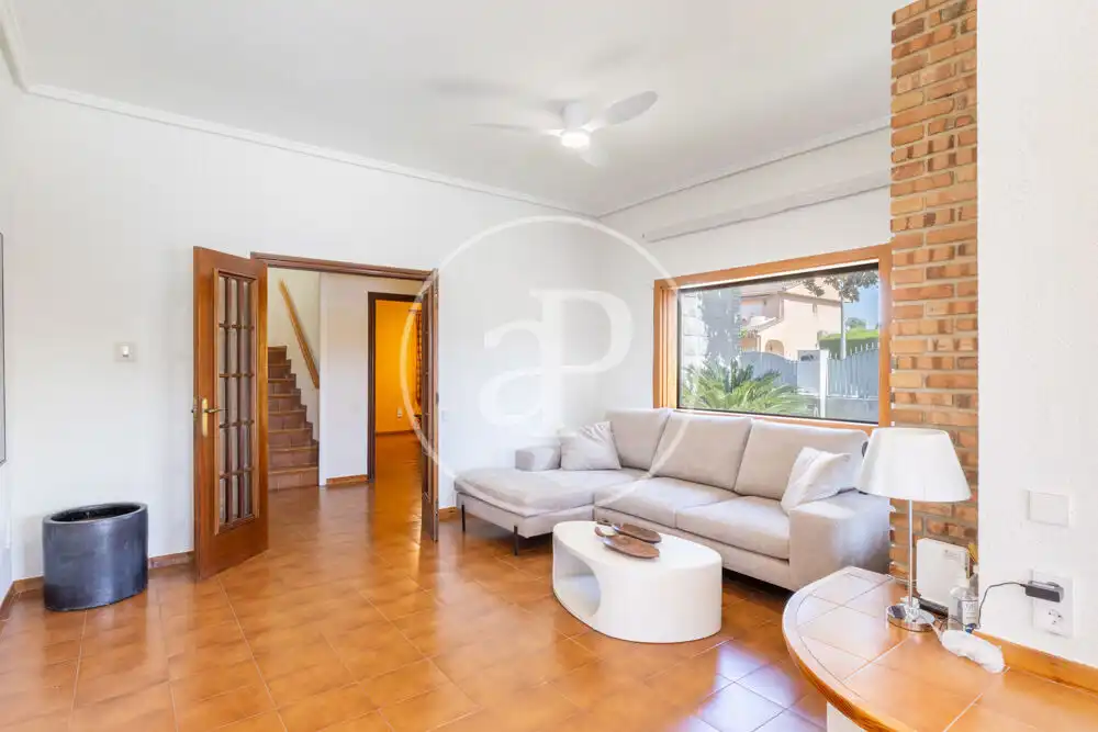 Sala d'estar de Casa o xalet de lloguer en Madrid amb Aire condicionat, Calefacció i Jardí privat