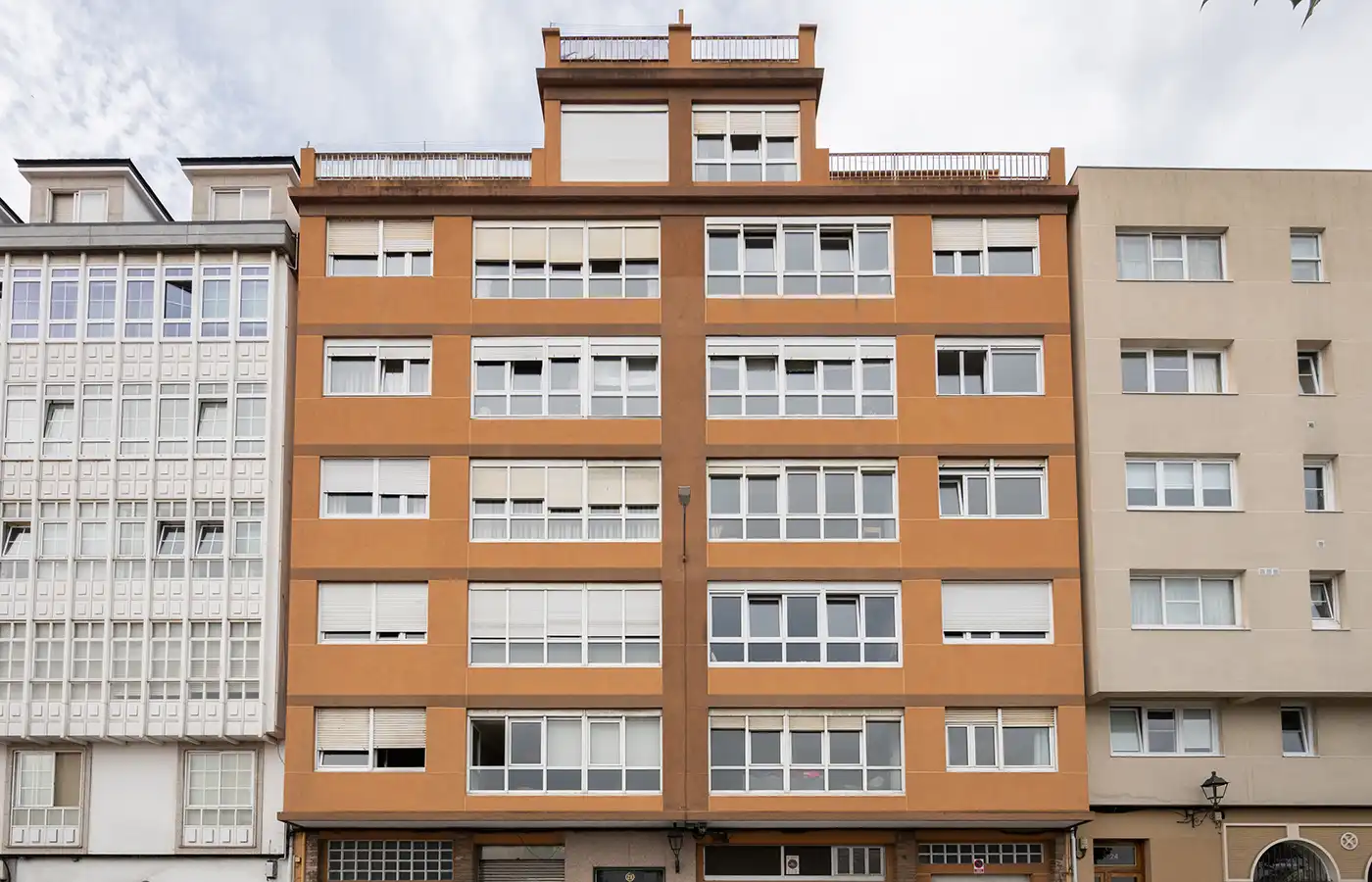 Außenansicht von Wohnung zum Verkauf in A Coruña Capital  mit Parkett, Möbliert und Ofen
