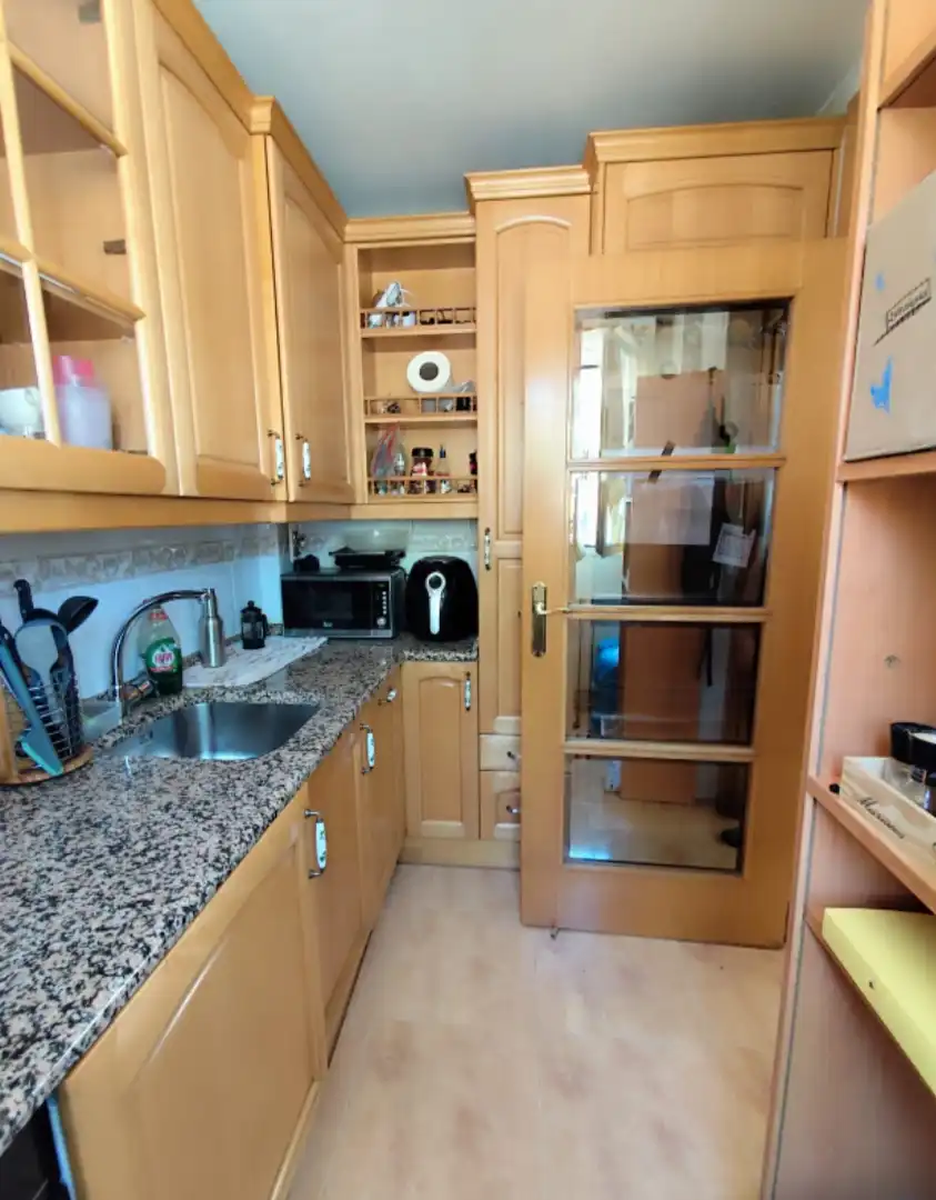 Cuina de Casa o xalet de lloguer en Burgos amb Calefacció, Parquet i Moblat