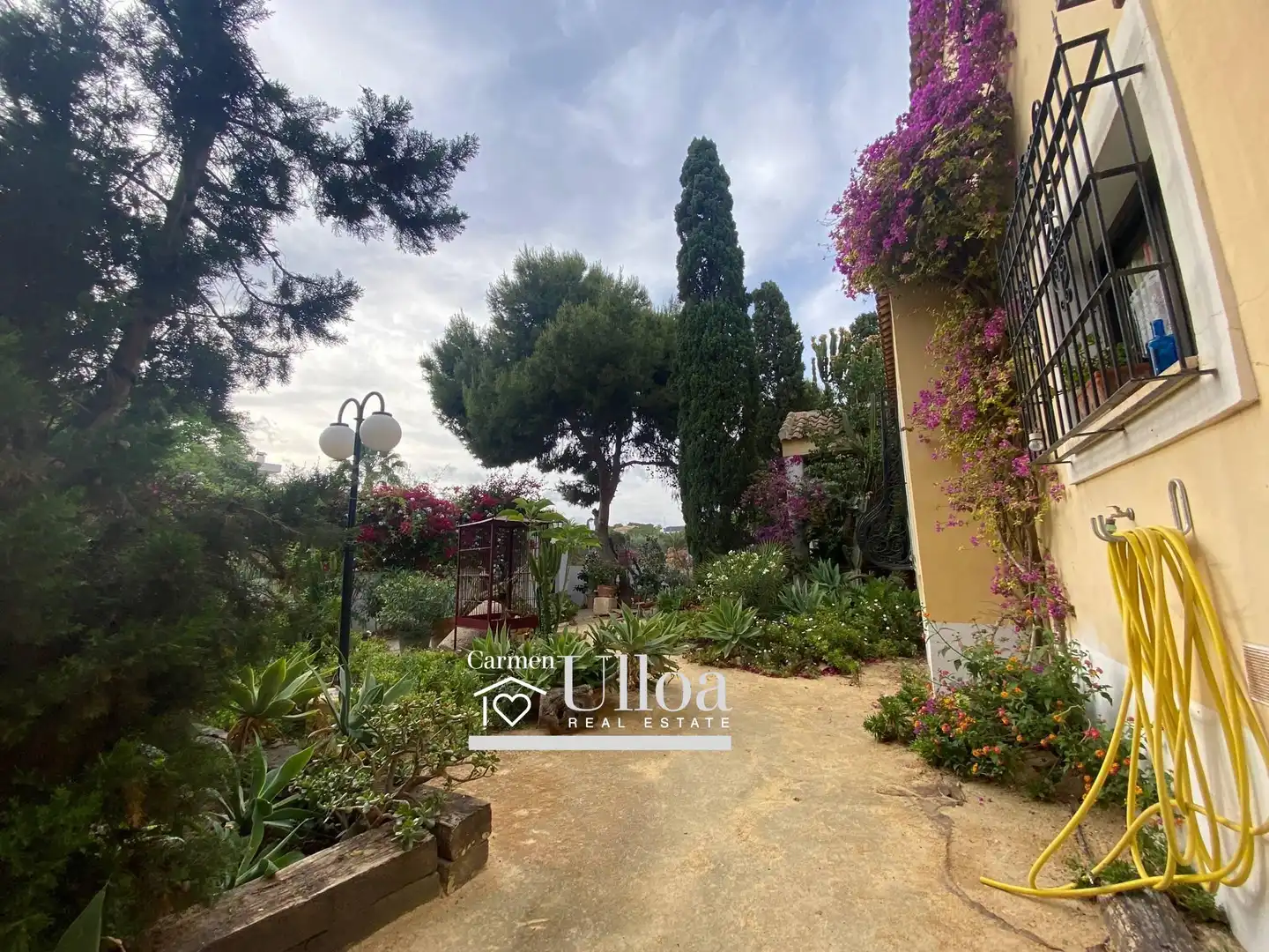 Jardí de Casa o xalet en venda en Alicante / Alacant amb Jardí privat, Terrassa i Traster