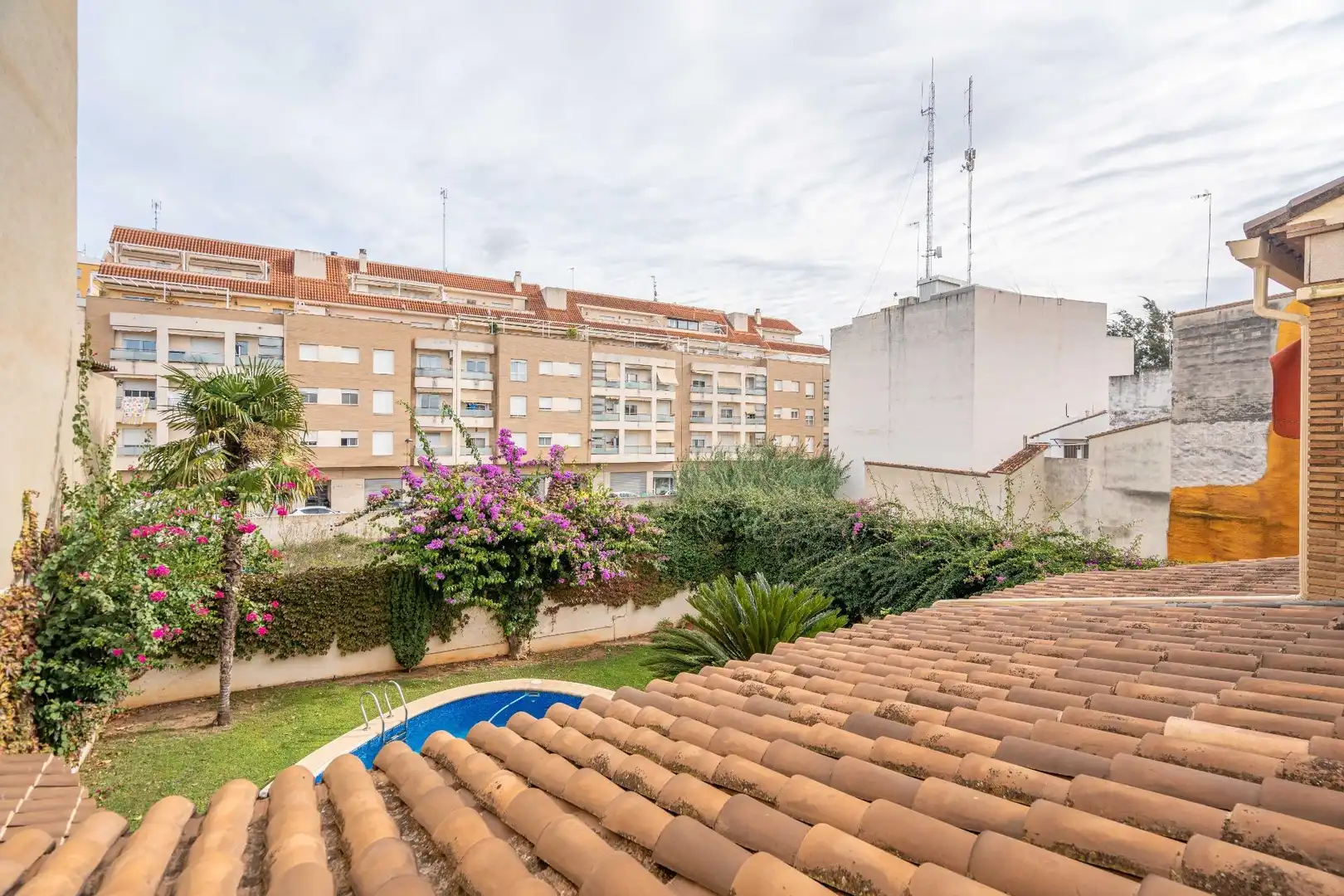 Vista exterior de Casa o xalet en venda en Canals amb Aire condicionat, Calefacció i Jardí privat