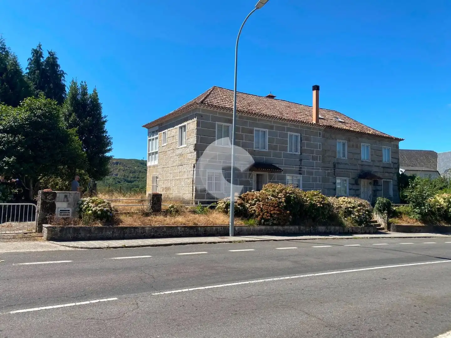 Vista exterior de Casa adosada en venda en Esgos amb Jardí privat