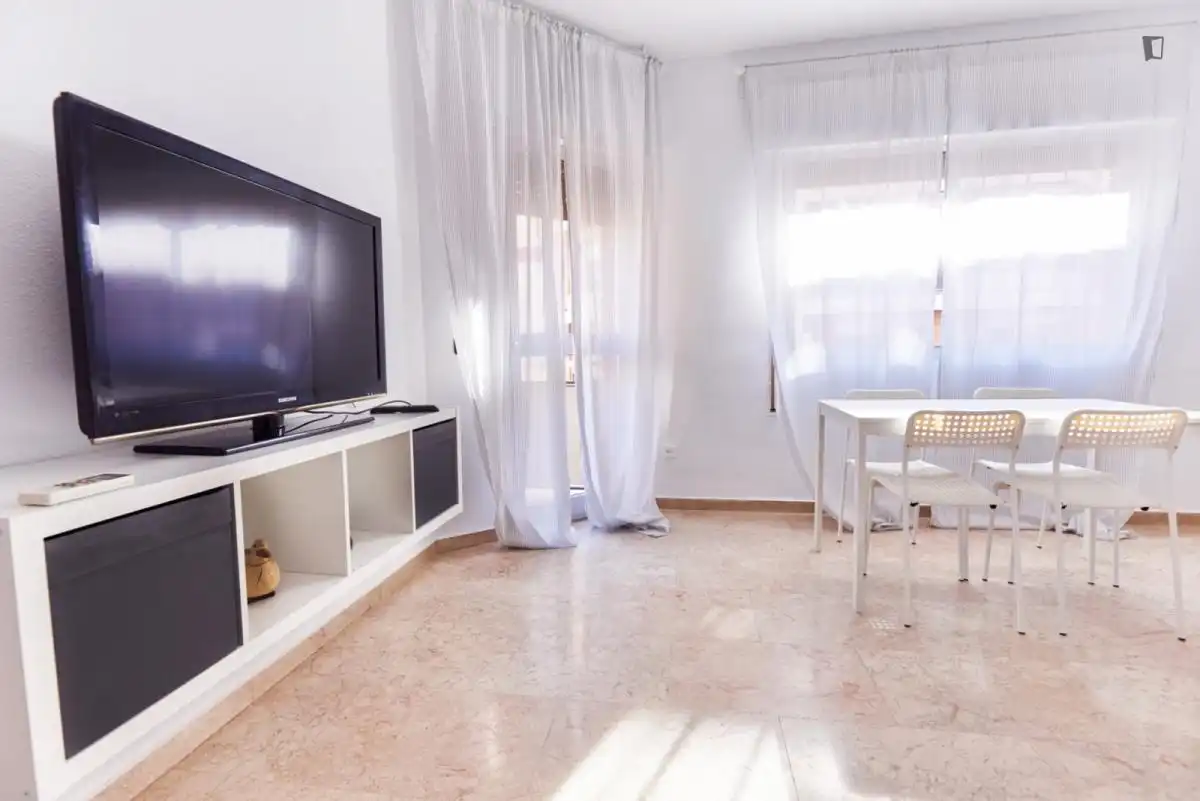 Room in Triana Este