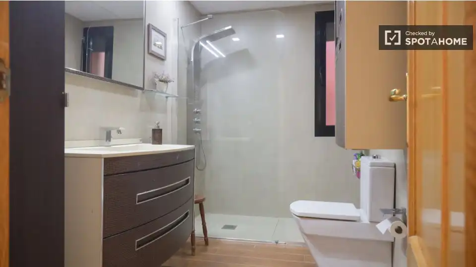 Baño de Piso para compartir en Madrid con Aire acondicionado, Calefacción y Terraza
