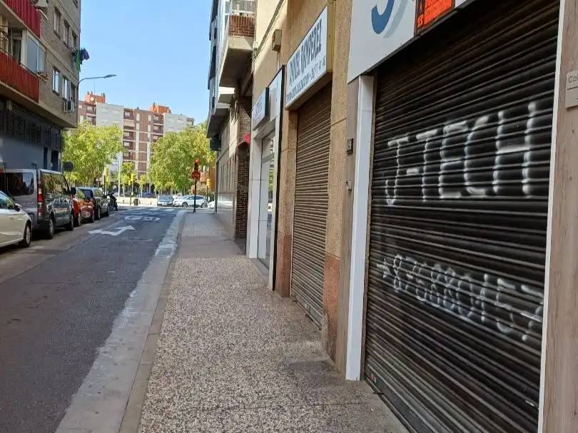 Außenansicht von Geschaftsraum zur Miete in Zaragoza mit Klimaanlage